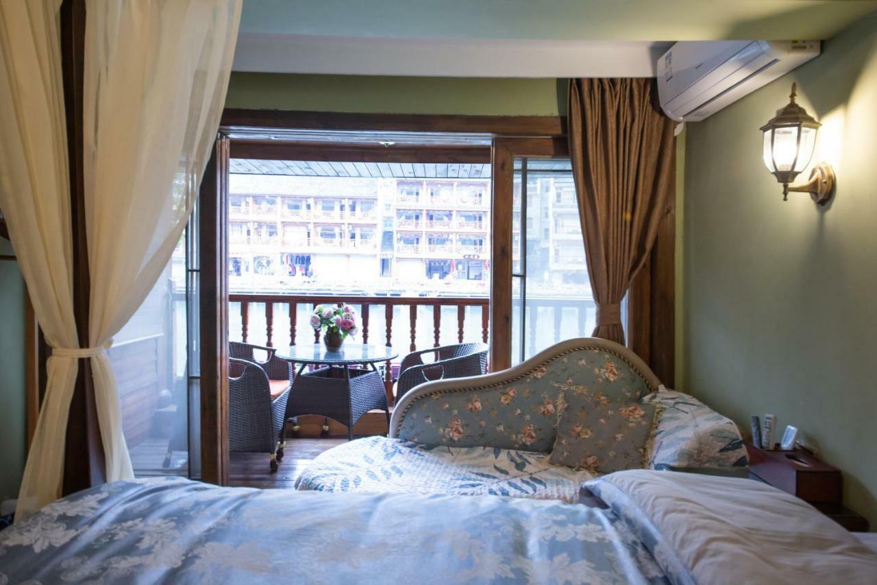 Flower Time Inn Fenghuang Exterior foto