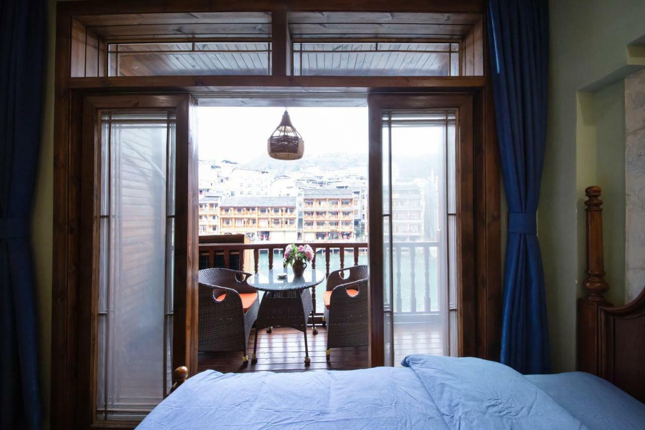 Flower Time Inn Fenghuang Exterior foto